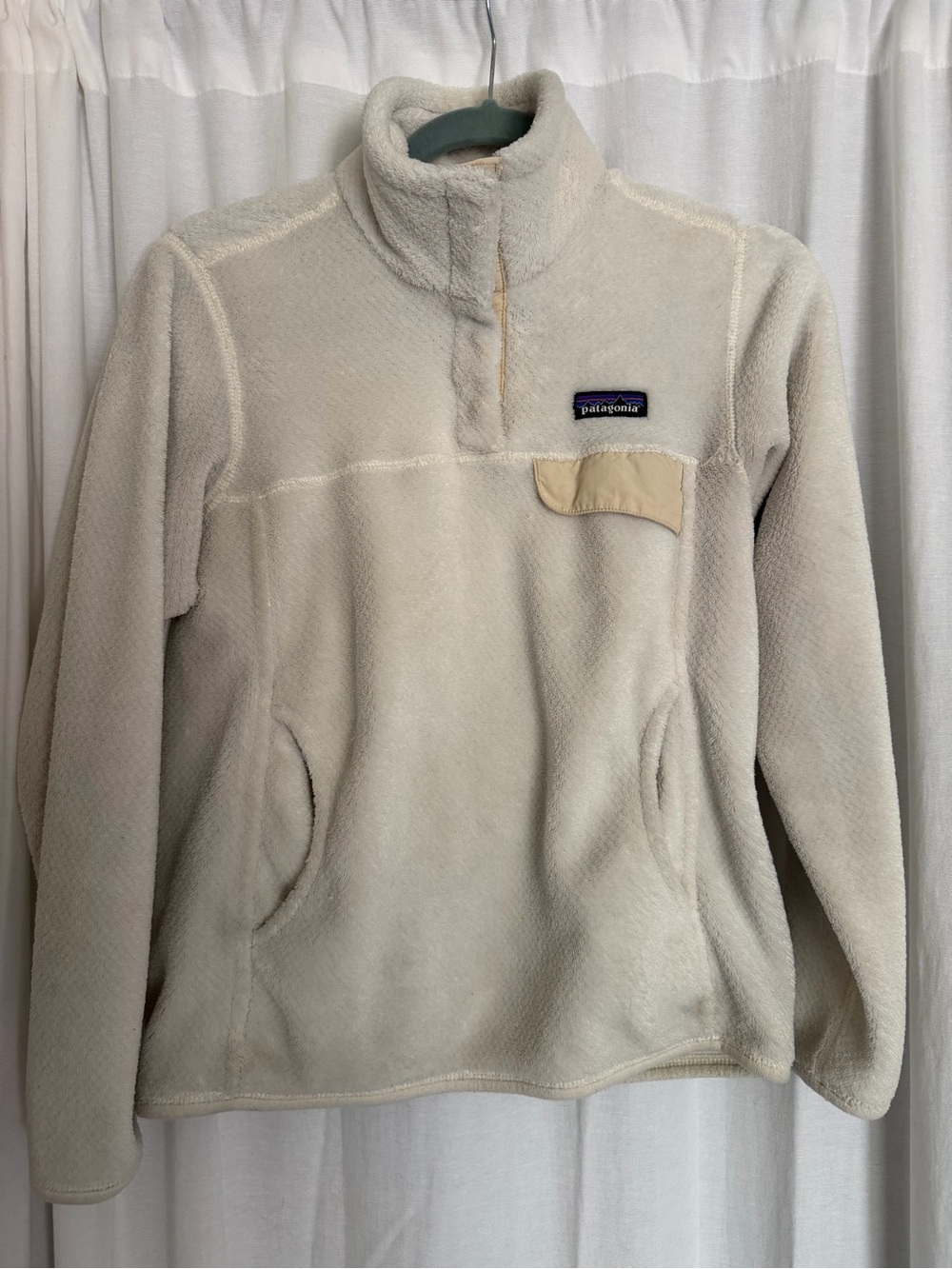 Patagonia Women's Light Cream Quarter-Zip Fleece Pullover
